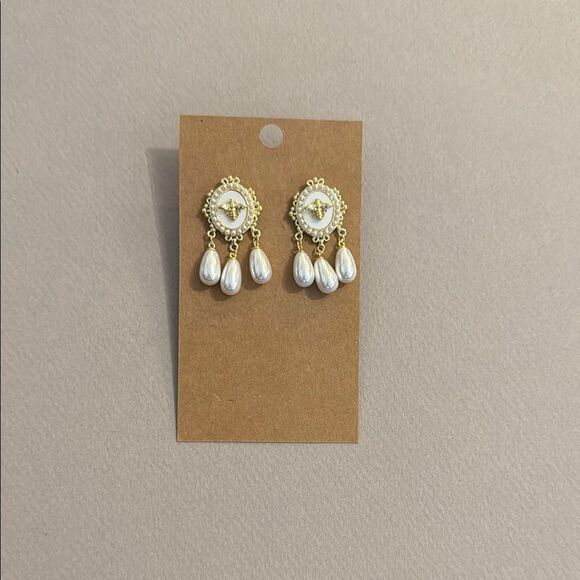 Elegant White Drop Earrings M485 - Picture 3 of 3